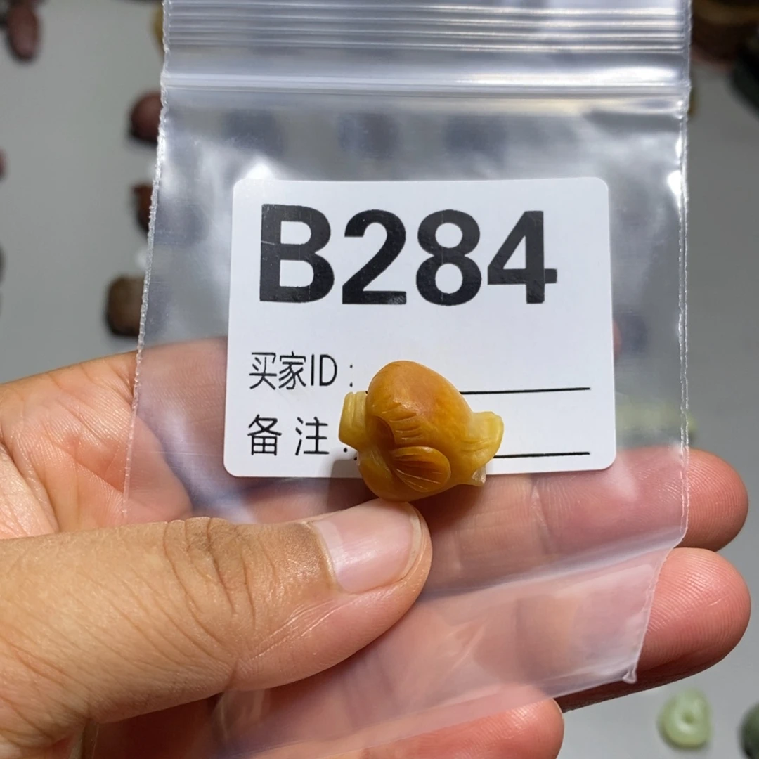 蛇纹石玉未镶嵌颈饰天**花