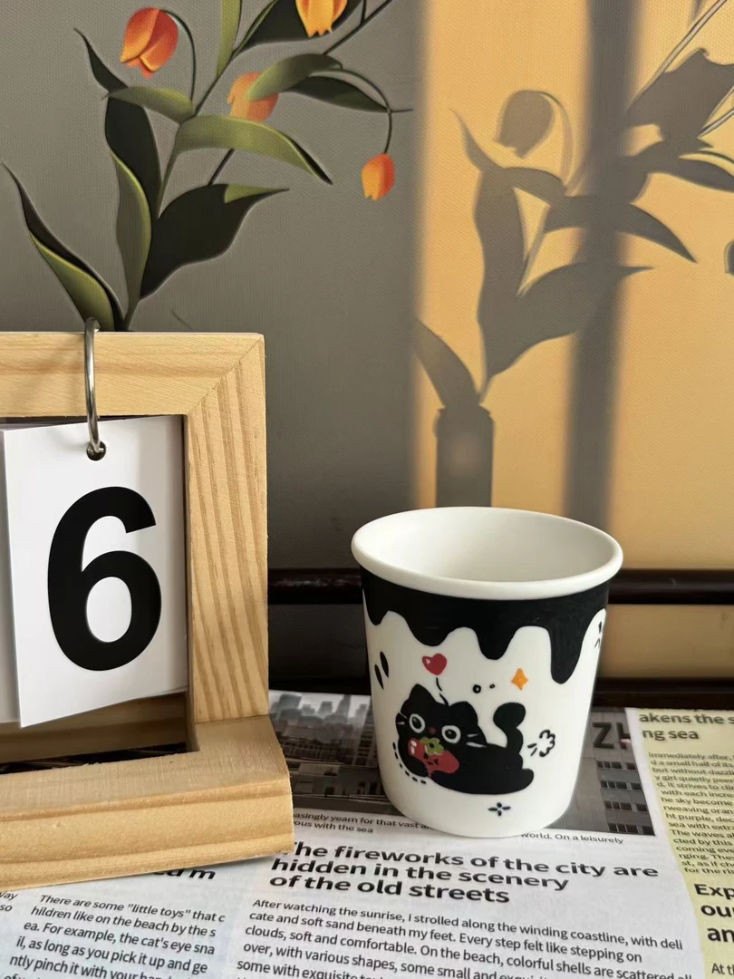 景德镇高温釉下彩纯手绘创意 小黑猫抱草莓可乐杯