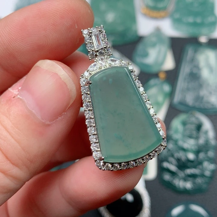 翡翠颈饰未镶嵌翡翠