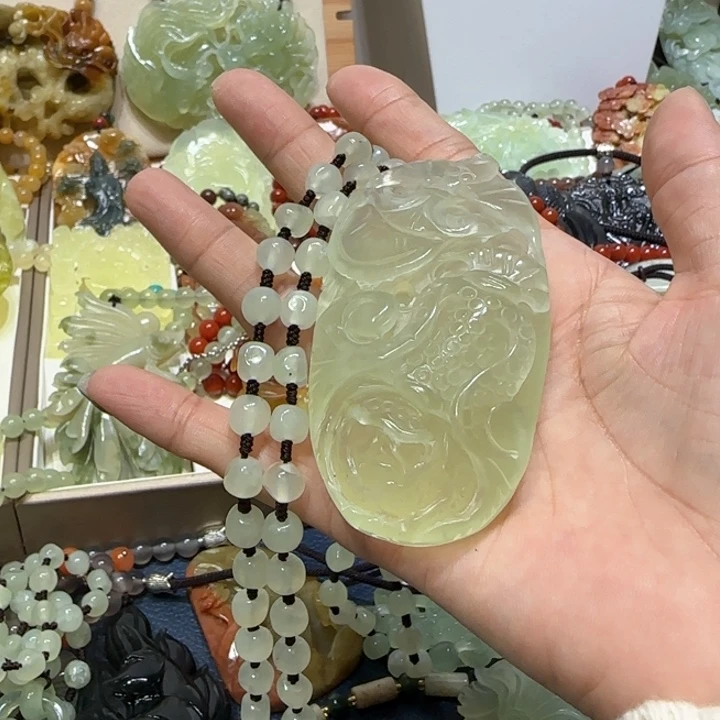 未镶嵌蛇纹石玉吊坠