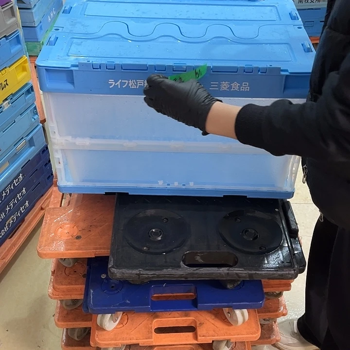天***蓝厚款带盖子箱子一个