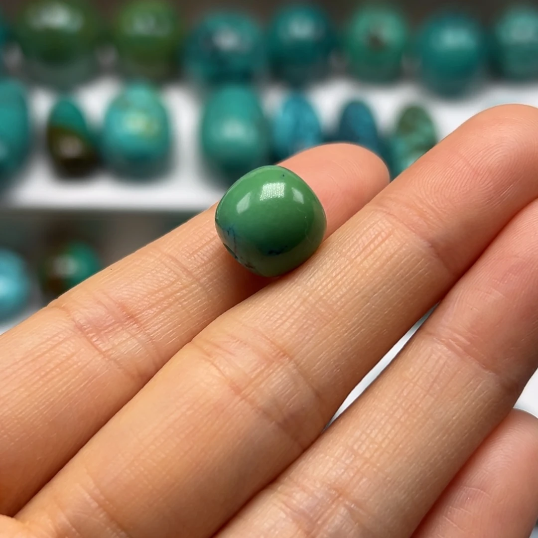 :***。绿松石未镶嵌珠宝奇石