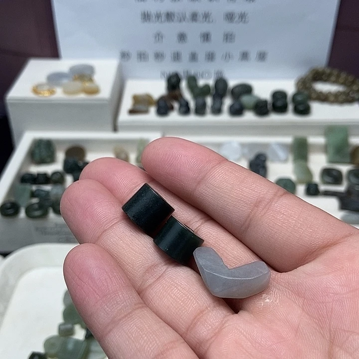 奥***哦和田玉未镶嵌颈饰
