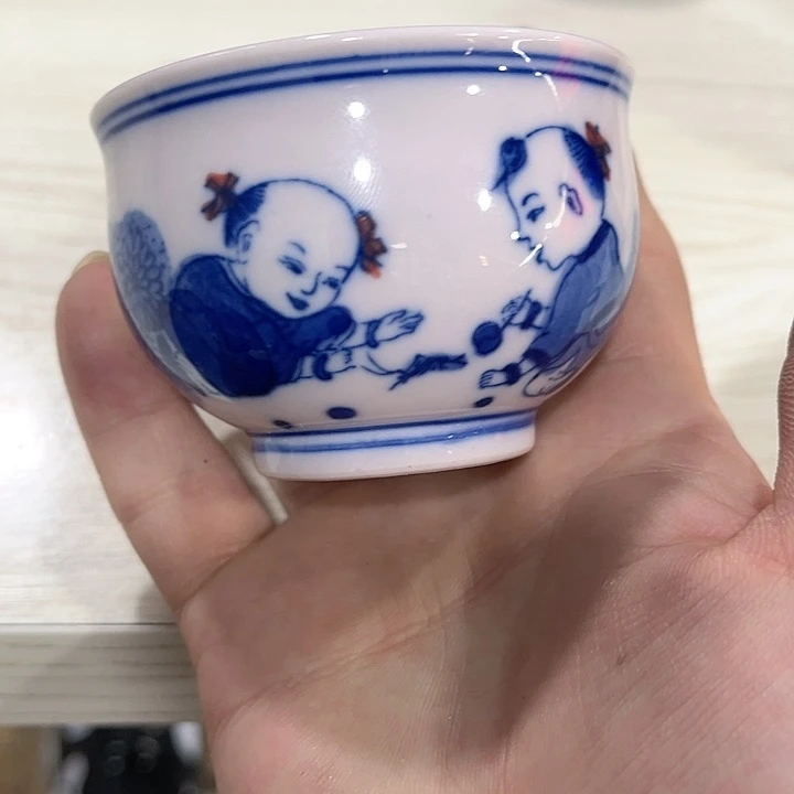 瓷片////景德镇陶瓷杯。红。