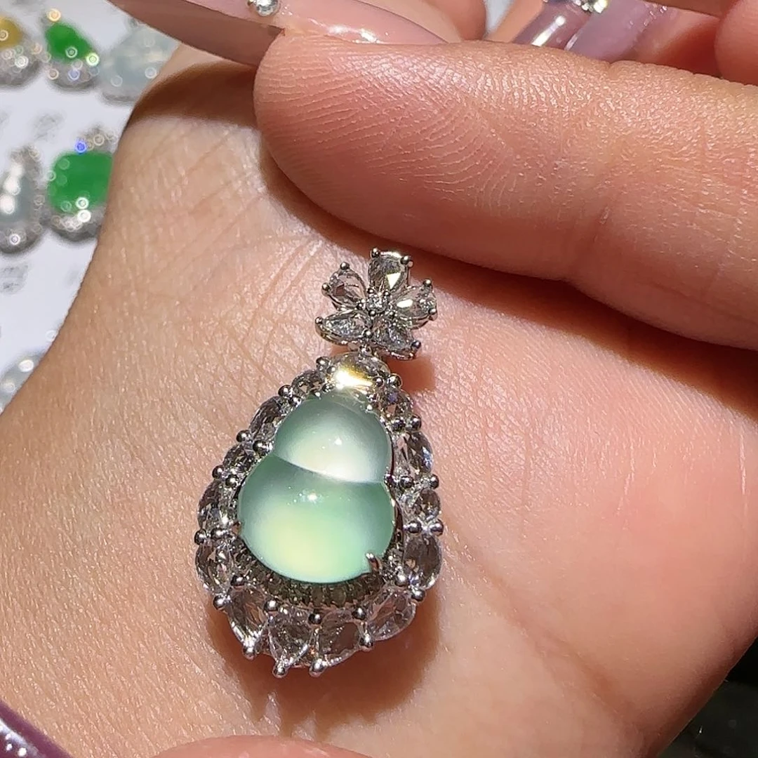 【闪购商品】颈饰18K金镶嵌翡翠天然