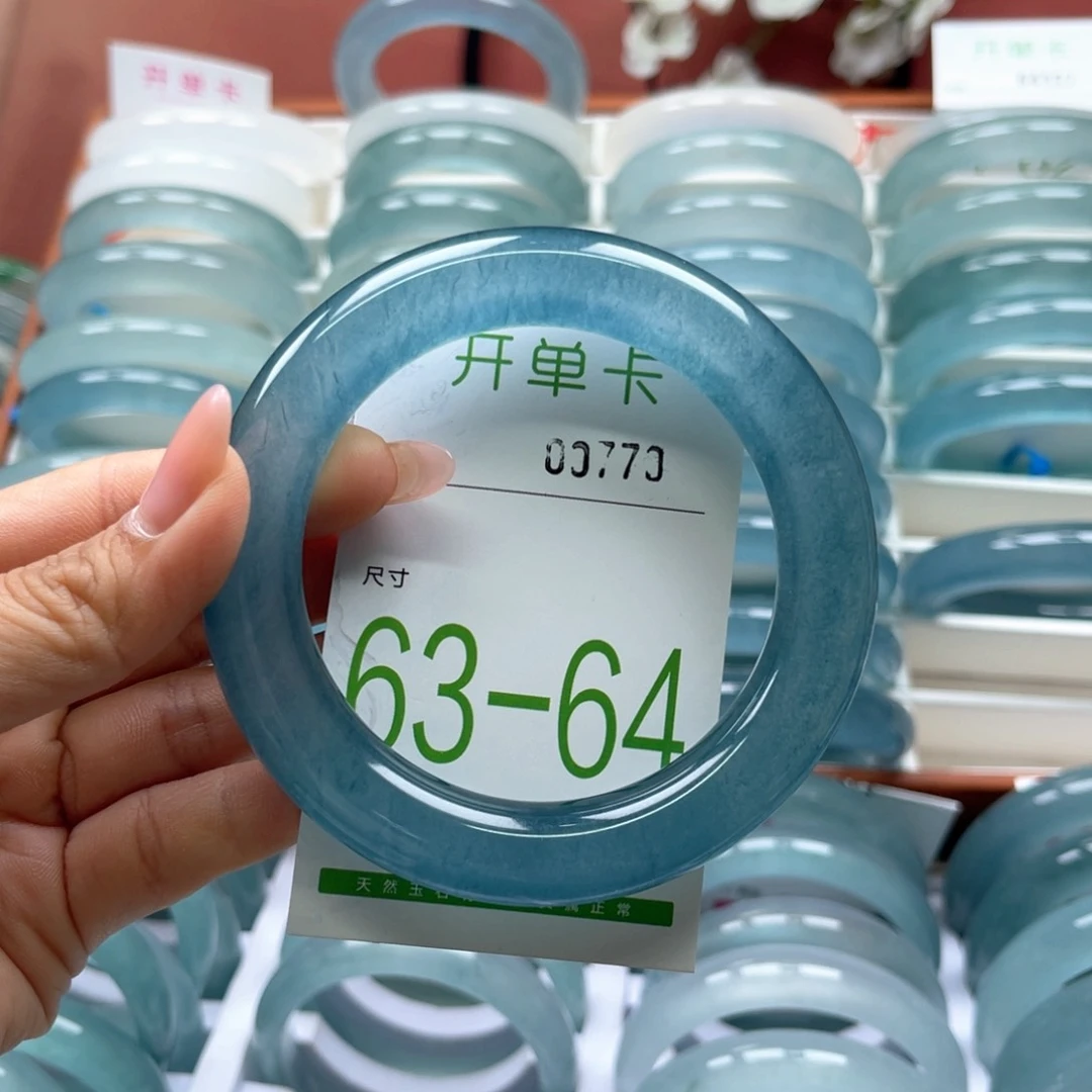 凤****石英岩玉手镯未镶嵌