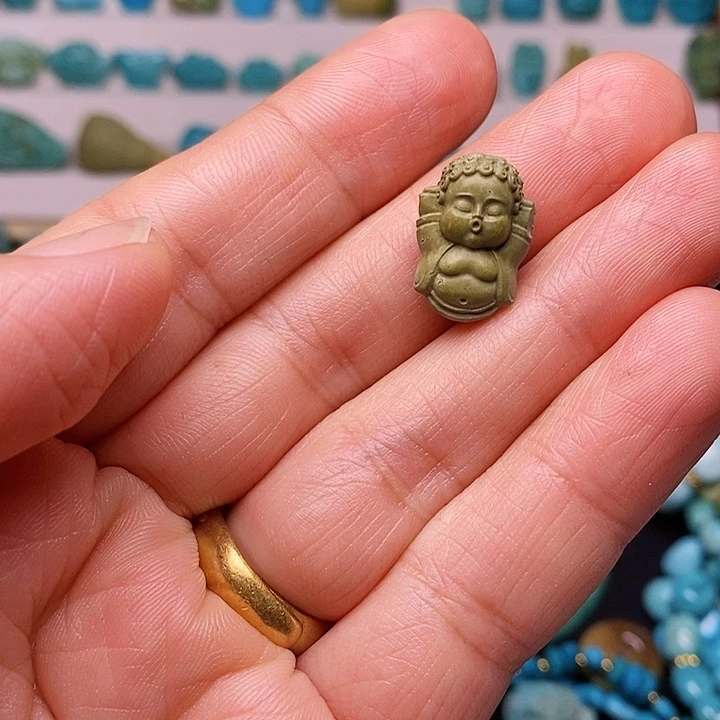 绿松石未镶嵌颈饰