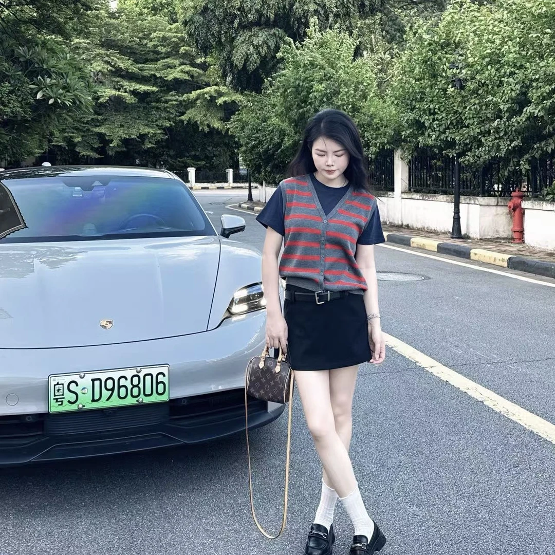 ODUOER【实体同款】V领撞色条纹针织衫女简约针织拼T恤假两件上衣