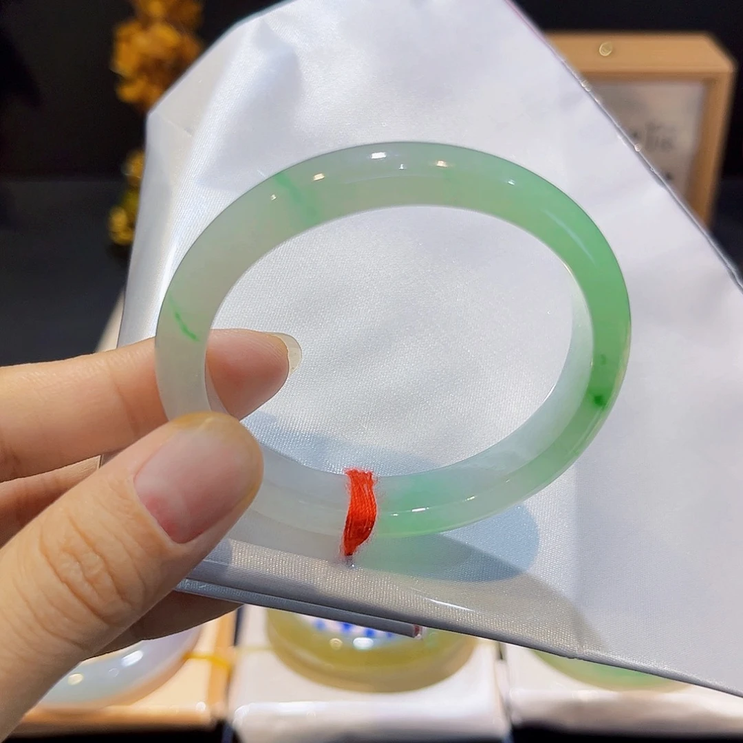 翡翠手镯未镶嵌52.7贵妃圈