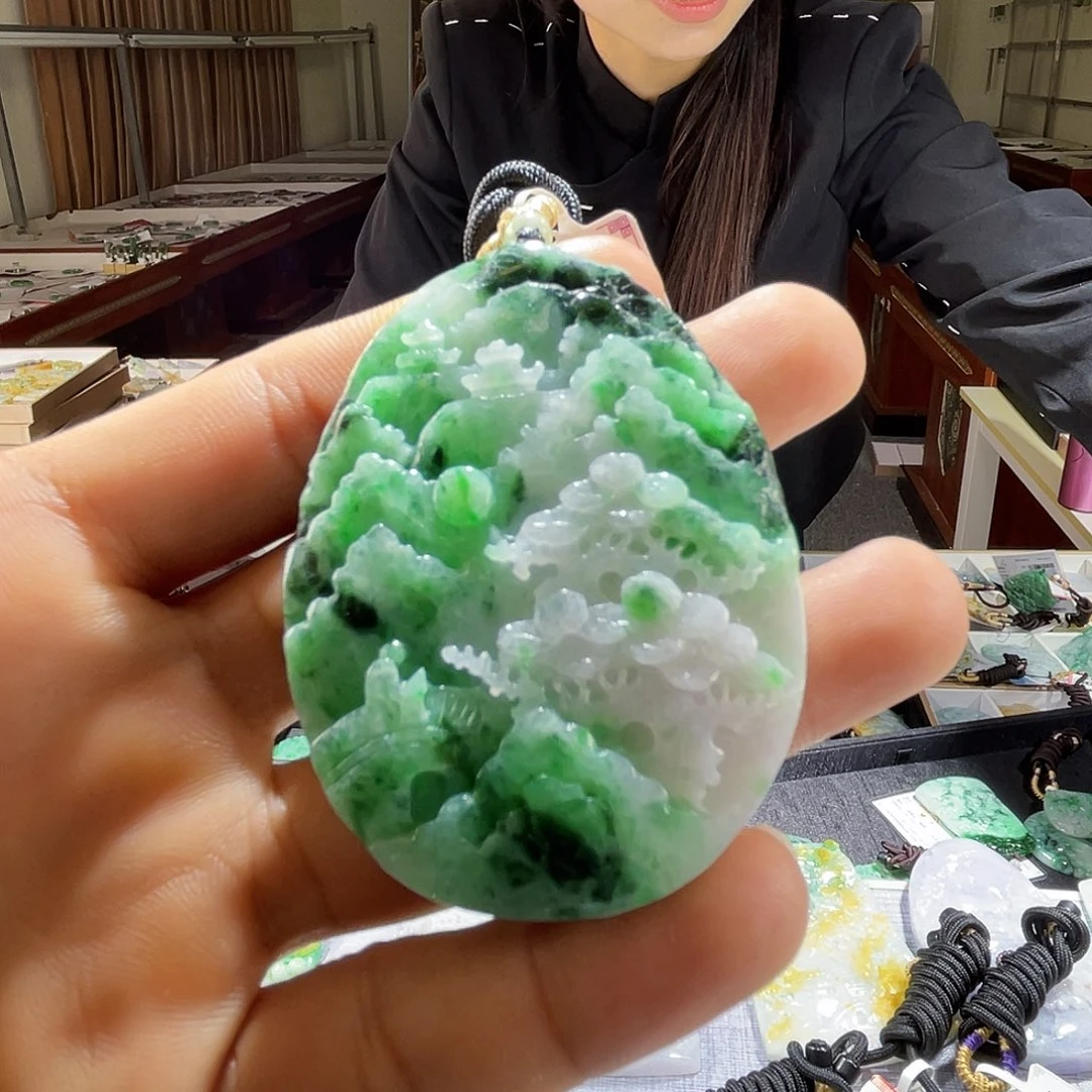 翡翠未镶嵌颈饰一