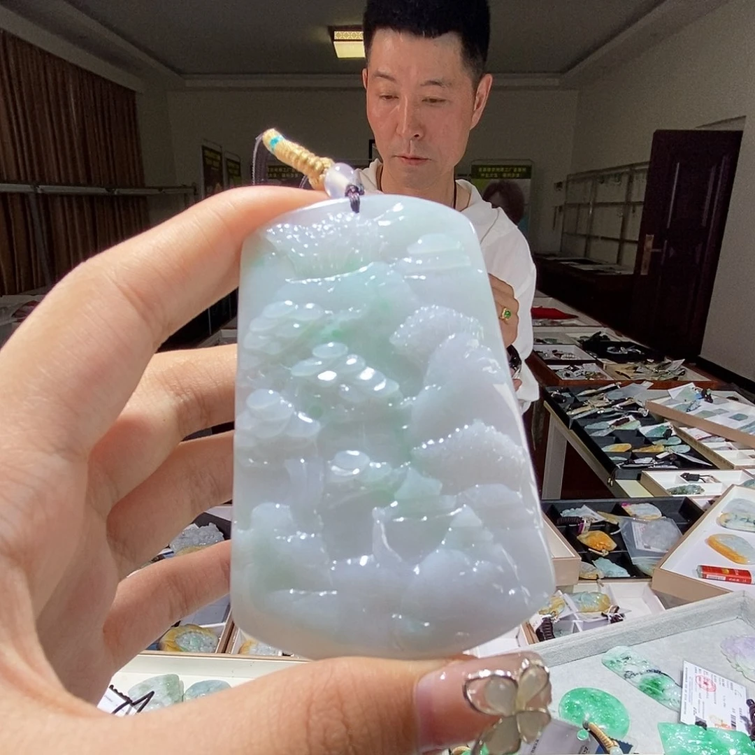 翡翠未镶嵌颈饰这