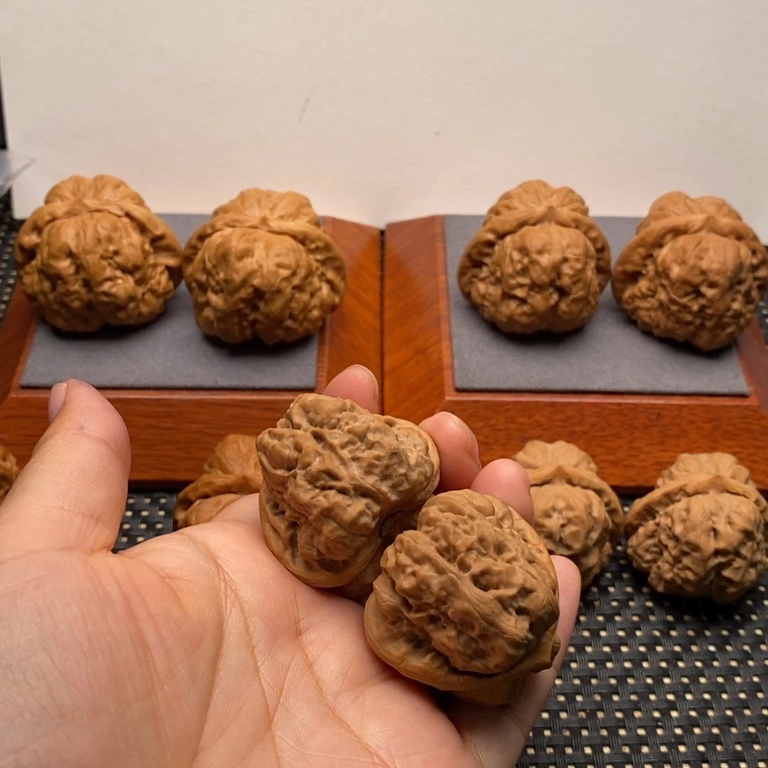 人***海把件文玩核桃三角白茬边36左右