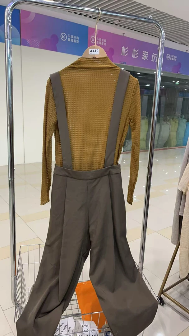 A412时尚套装（瑕疵-裤子有个跳线）