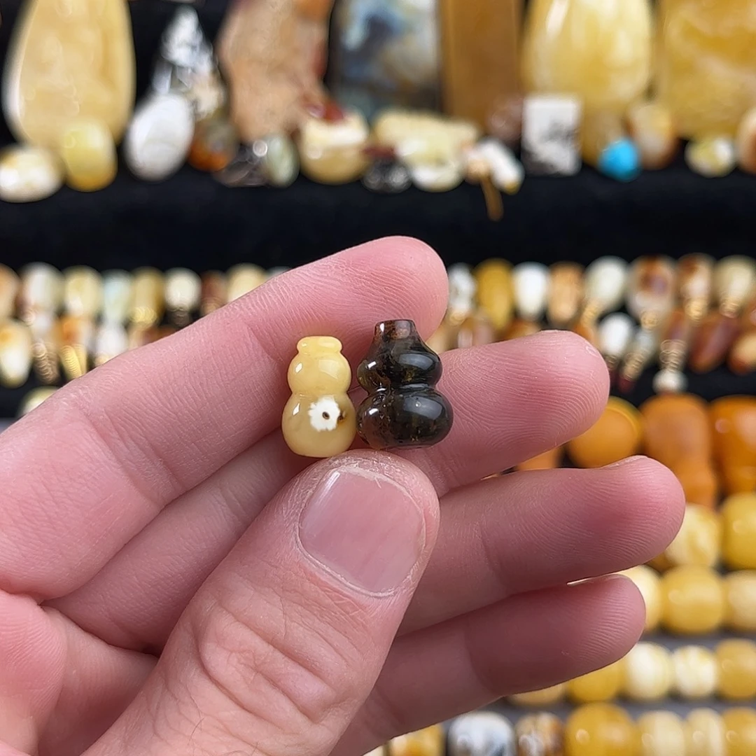 蜜蜡未镶嵌珠宝奇石