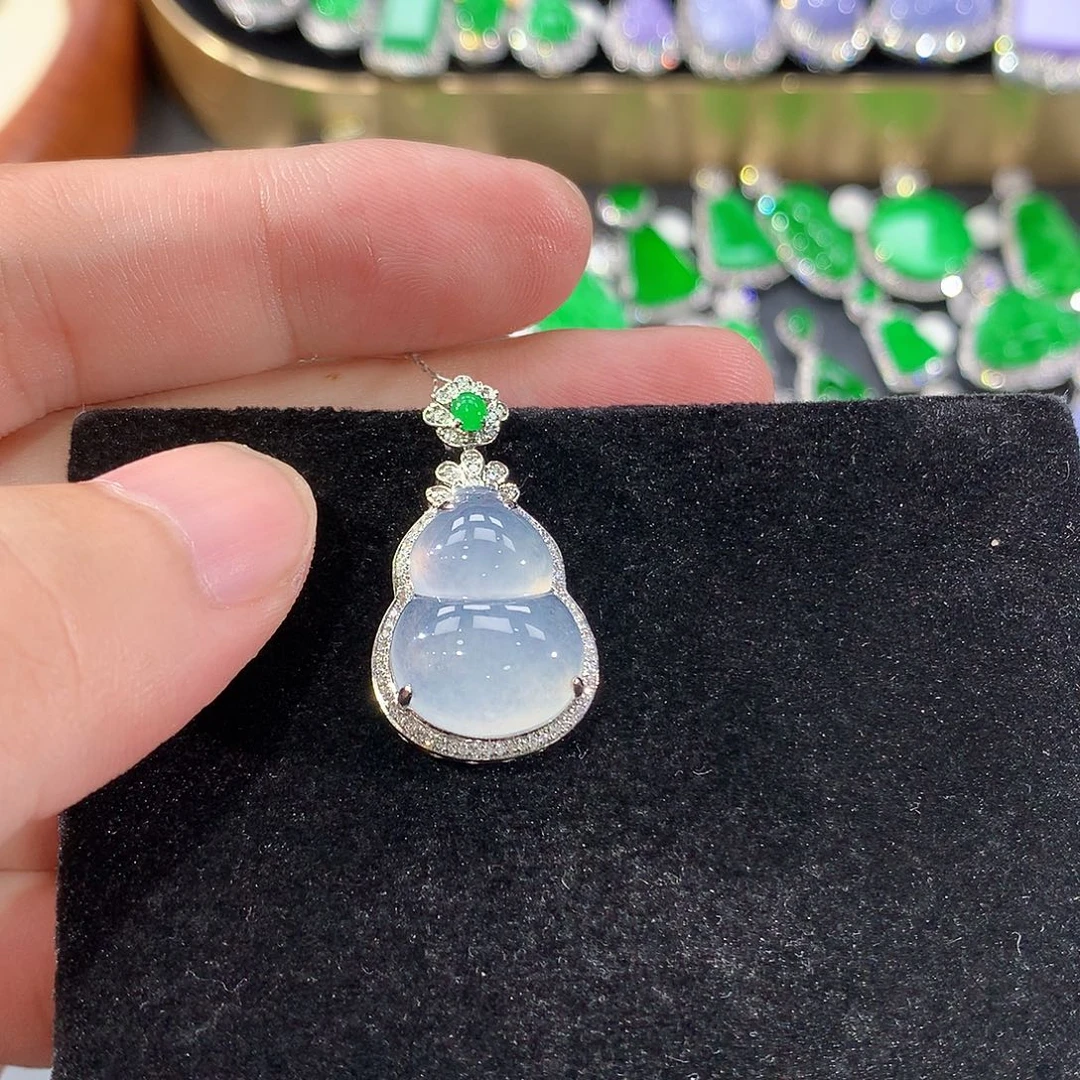 翡翠18K金镶嵌颈饰