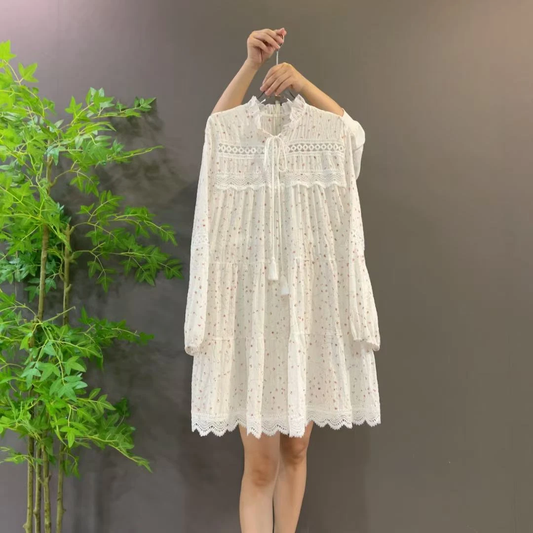 25031秋季新款法式立领拼蕾丝花边小清新减龄长袖大码连衣裙