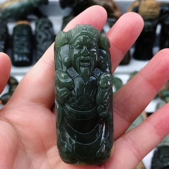 未镶嵌岫岩河磨玉（透闪石质玉）把件