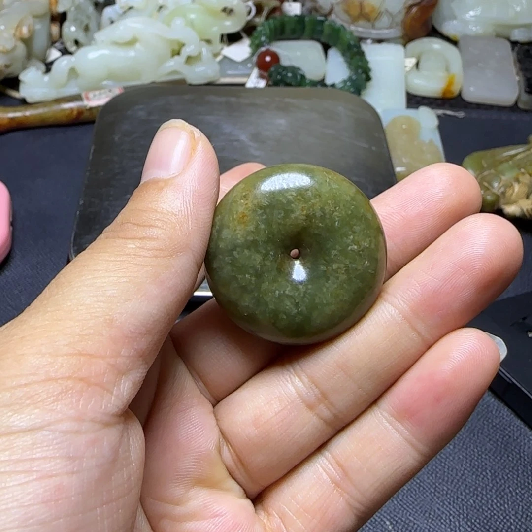 和田玉未镶嵌把件