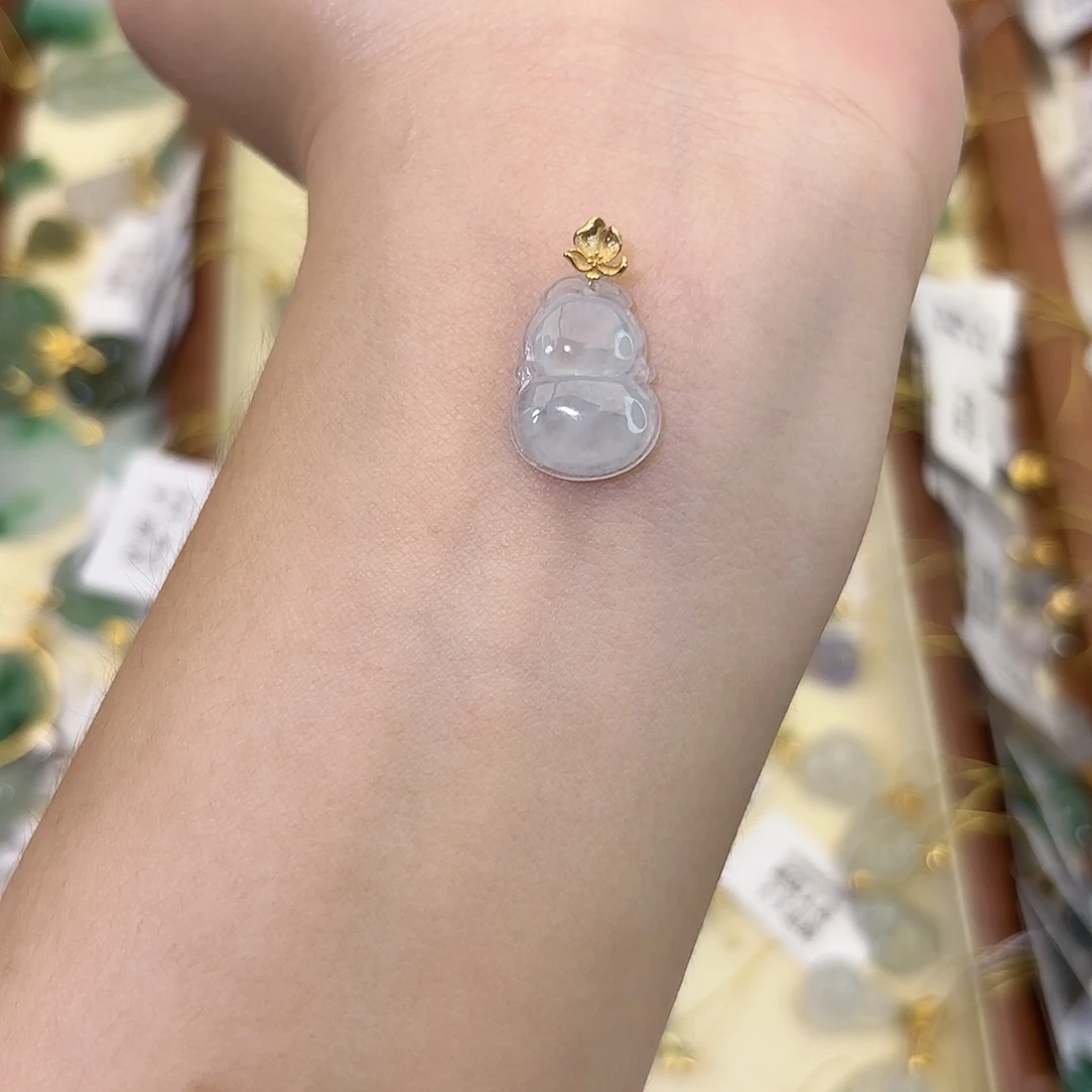 颈饰18K金镶嵌翡翠葫芦