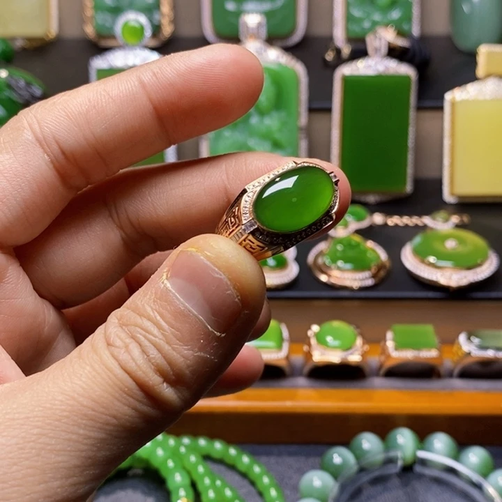 吊坠(不含链)18K金镶嵌和田玉M****?