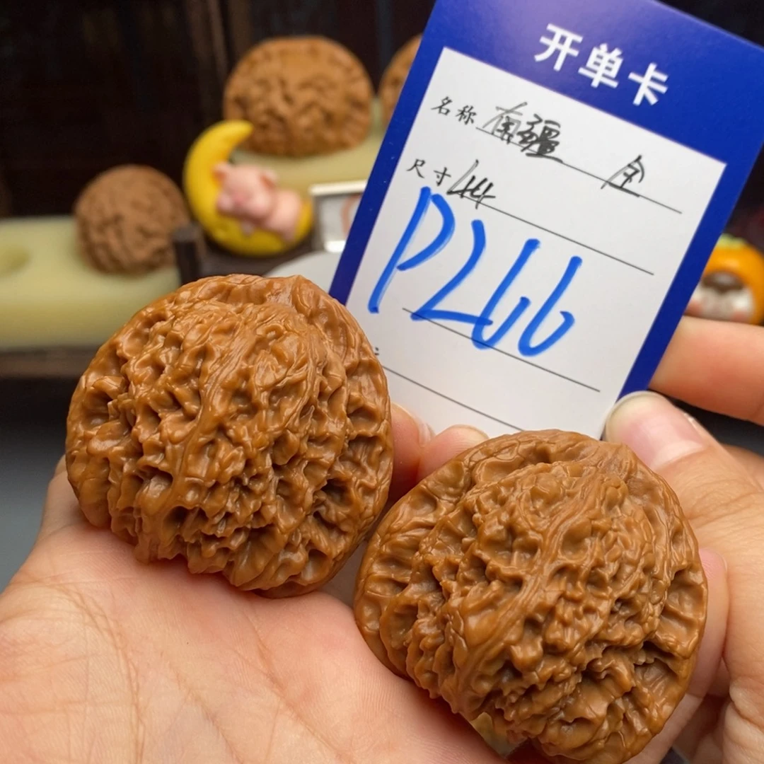 ****云吊坠文玩核桃南疆