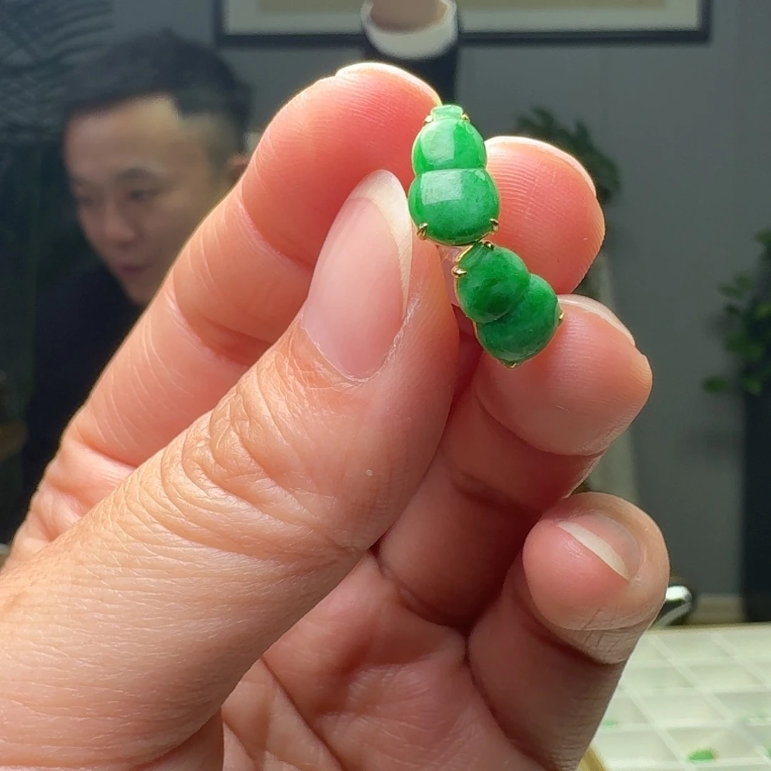 翡翠18K金镶嵌耳饰天然