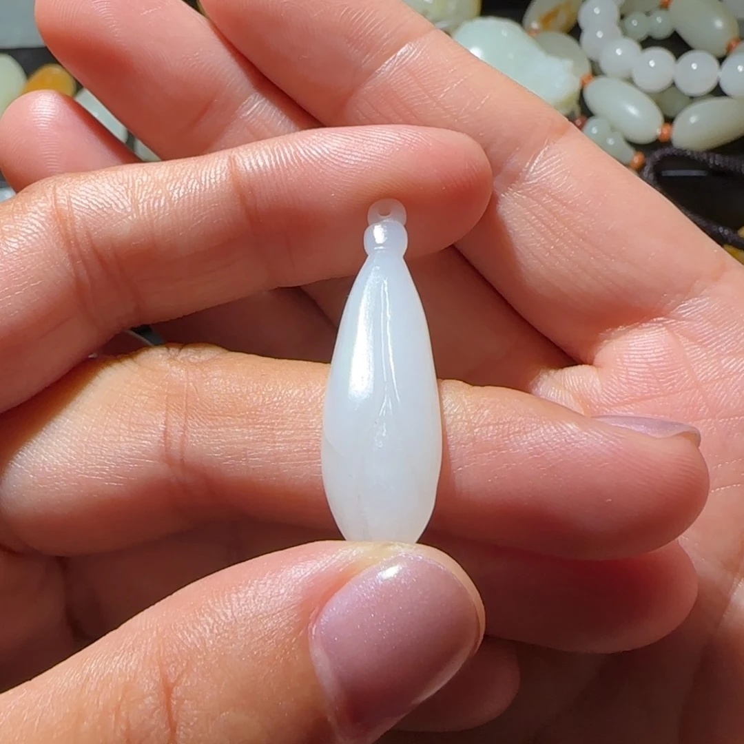 用***缘和田玉未镶嵌颈饰