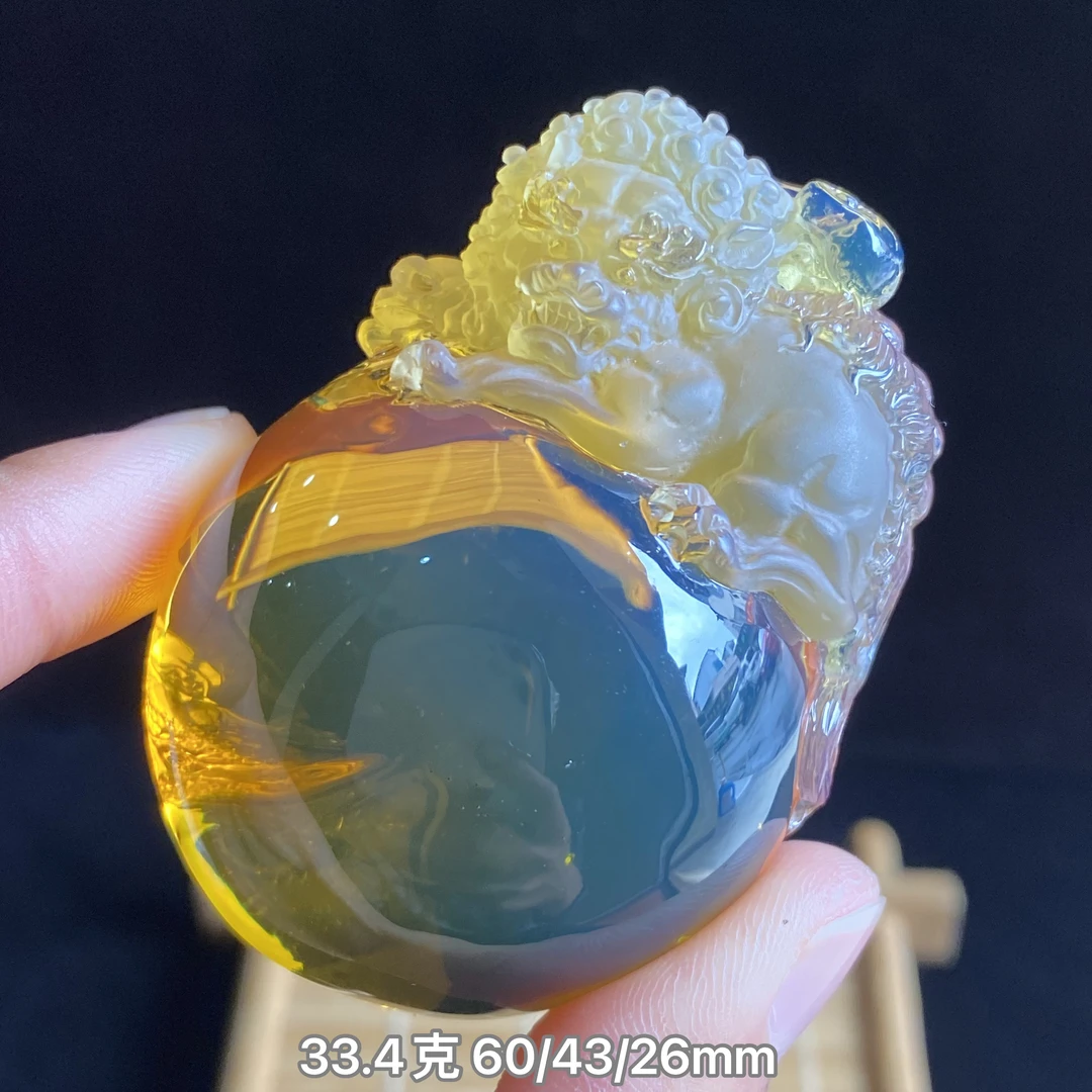 【小伊琥珀】33.4克天空蓝瑞兽吊坠