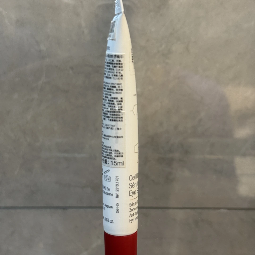 R  红色眼精华  涂抹