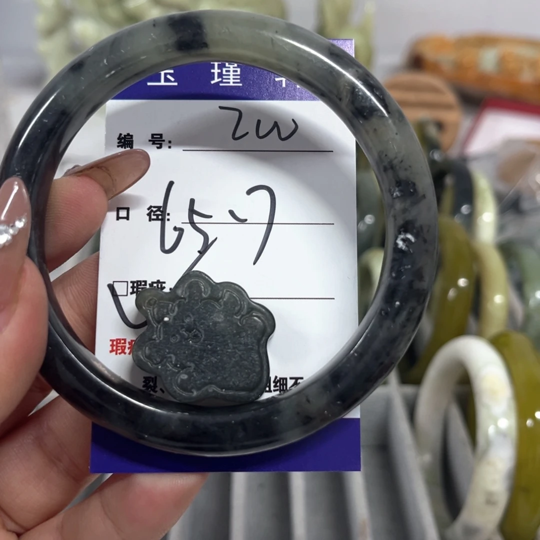 蛇纹石玉手镯未镶嵌