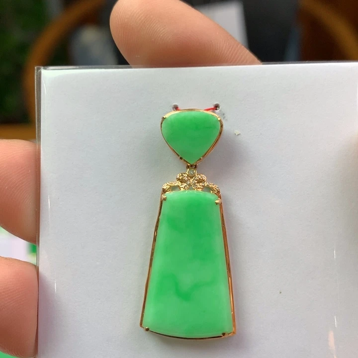 翡翠18K金镶嵌颈饰翡翠翡翠吊坠
