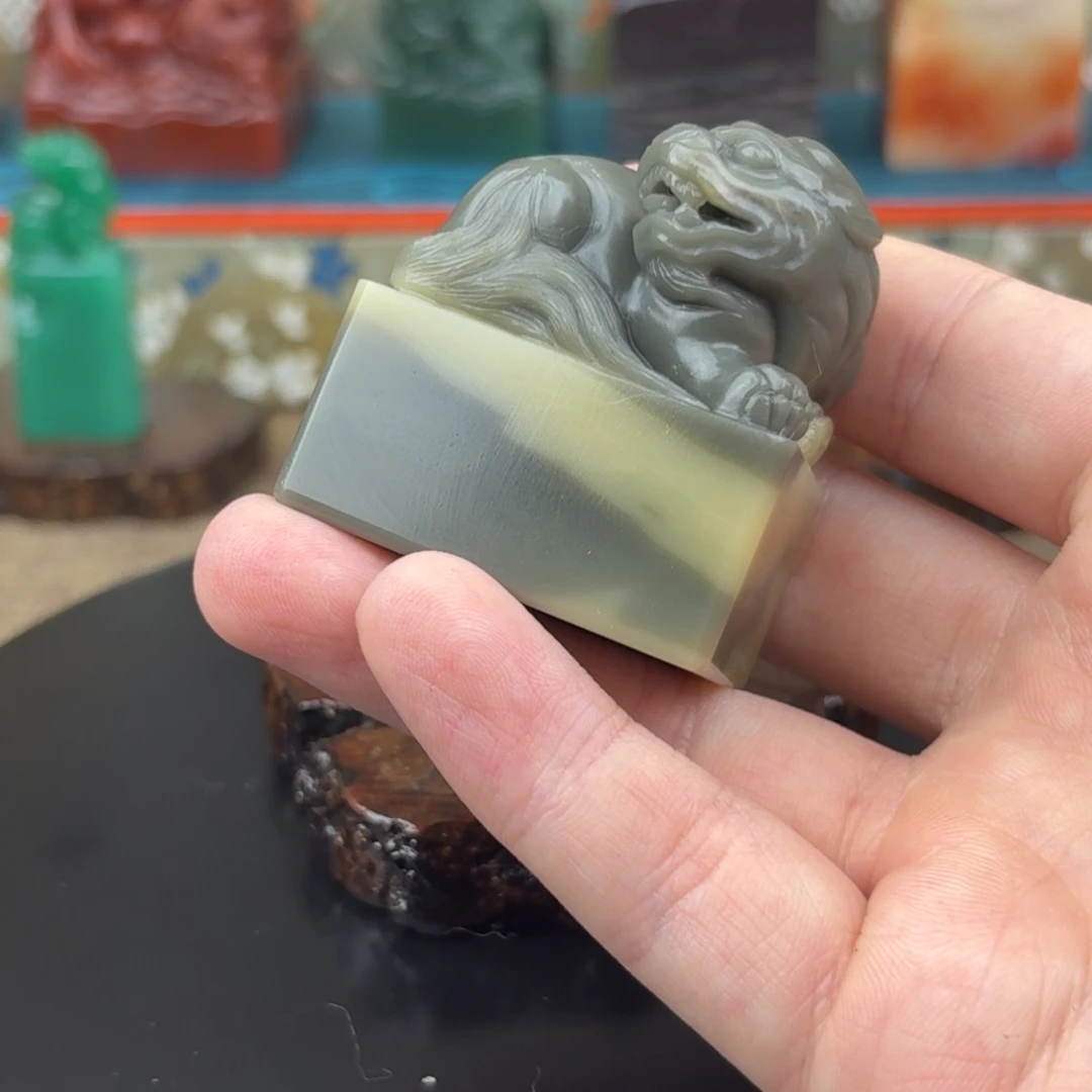 痛***军寿山石印石303青田黑白