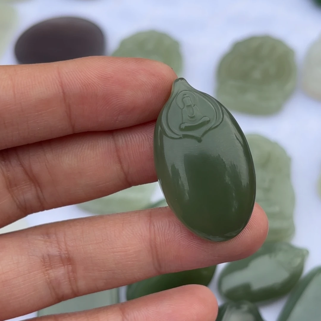 颈饰未镶嵌和田玉湖水绿牌子卡37尺寸