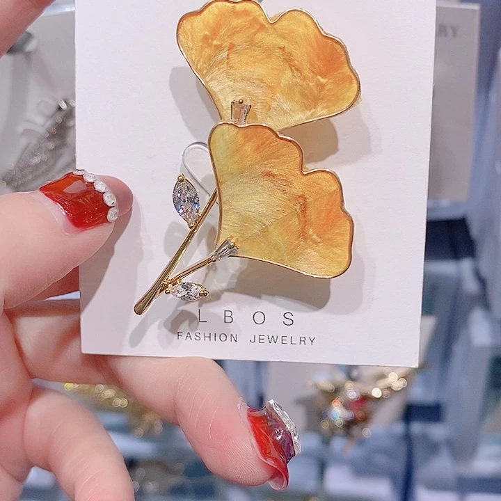 锆石铜合金银杏叶胸针非遗绒花