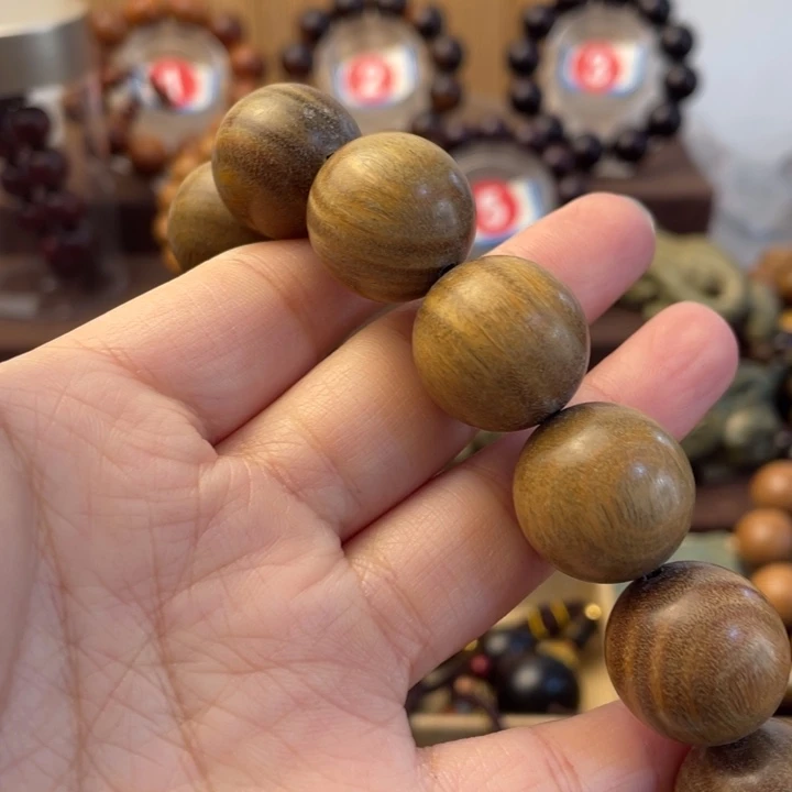 维腊木（绿檀）轻**橹