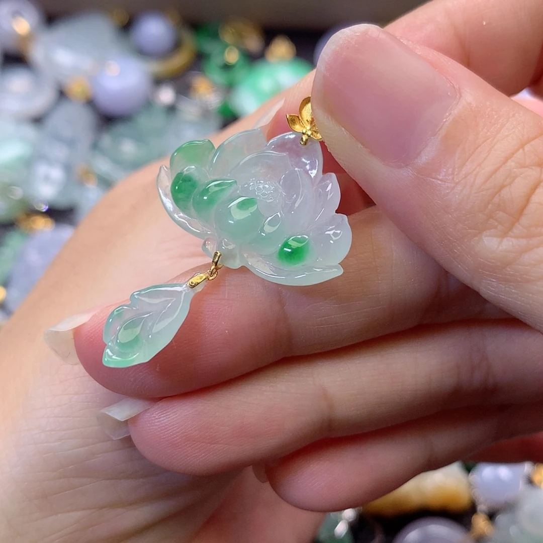 【闪购商品】吊坠(赠链)18K金镶嵌翡翠