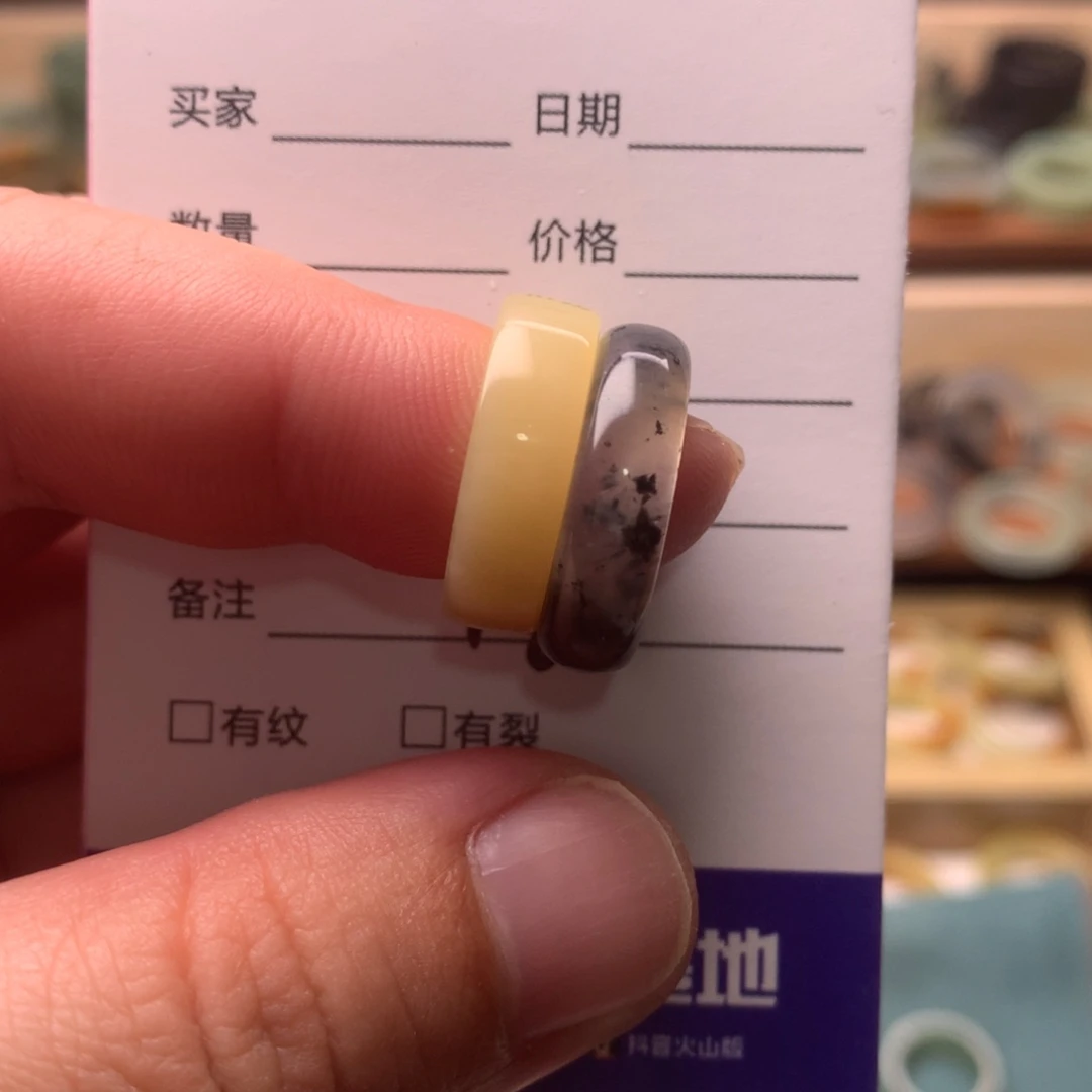 叶***悠未镶嵌蛇纹石玉戒指内径15