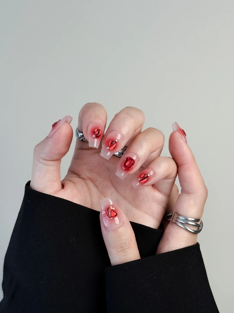 短款时尚渐变枚红色爆闪钻卸甲片穿戴美甲纯手工穿戴甲