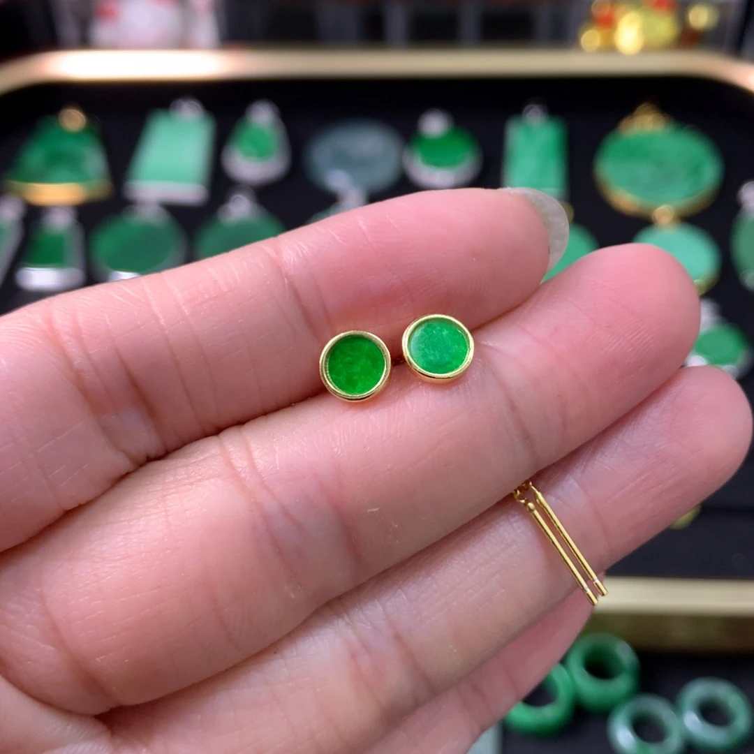 翡翠未镶嵌耳饰绿
