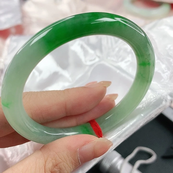 未镶嵌手镯翡翠，689