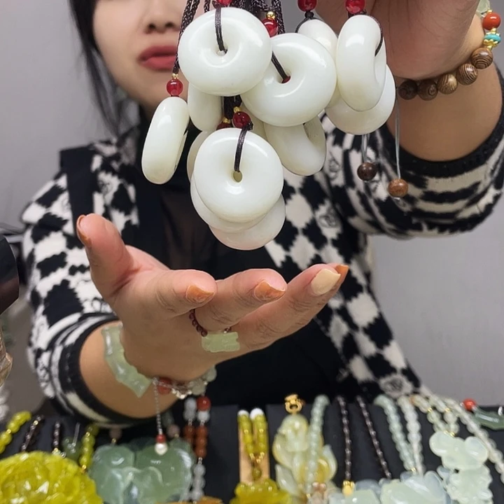 蛇纹石玉未镶嵌颈饰