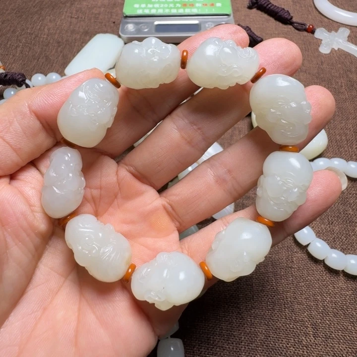 *****和田玉未镶嵌颈饰