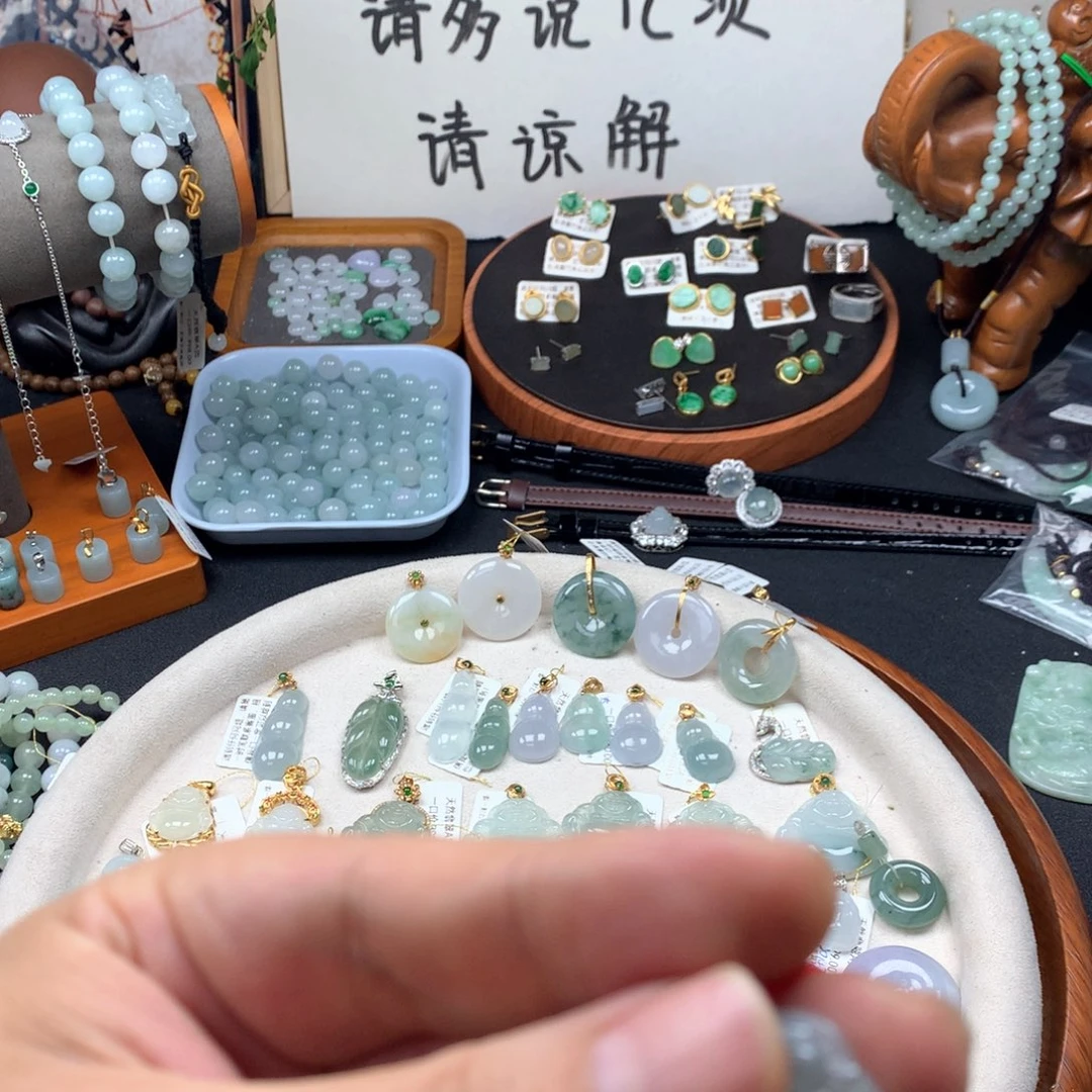 颈饰银S925镶嵌翡翠蝉*
