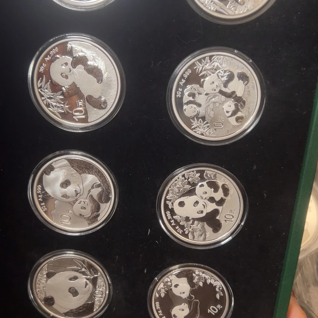 纯金2017-2026熊猫币大全套带证书盒子