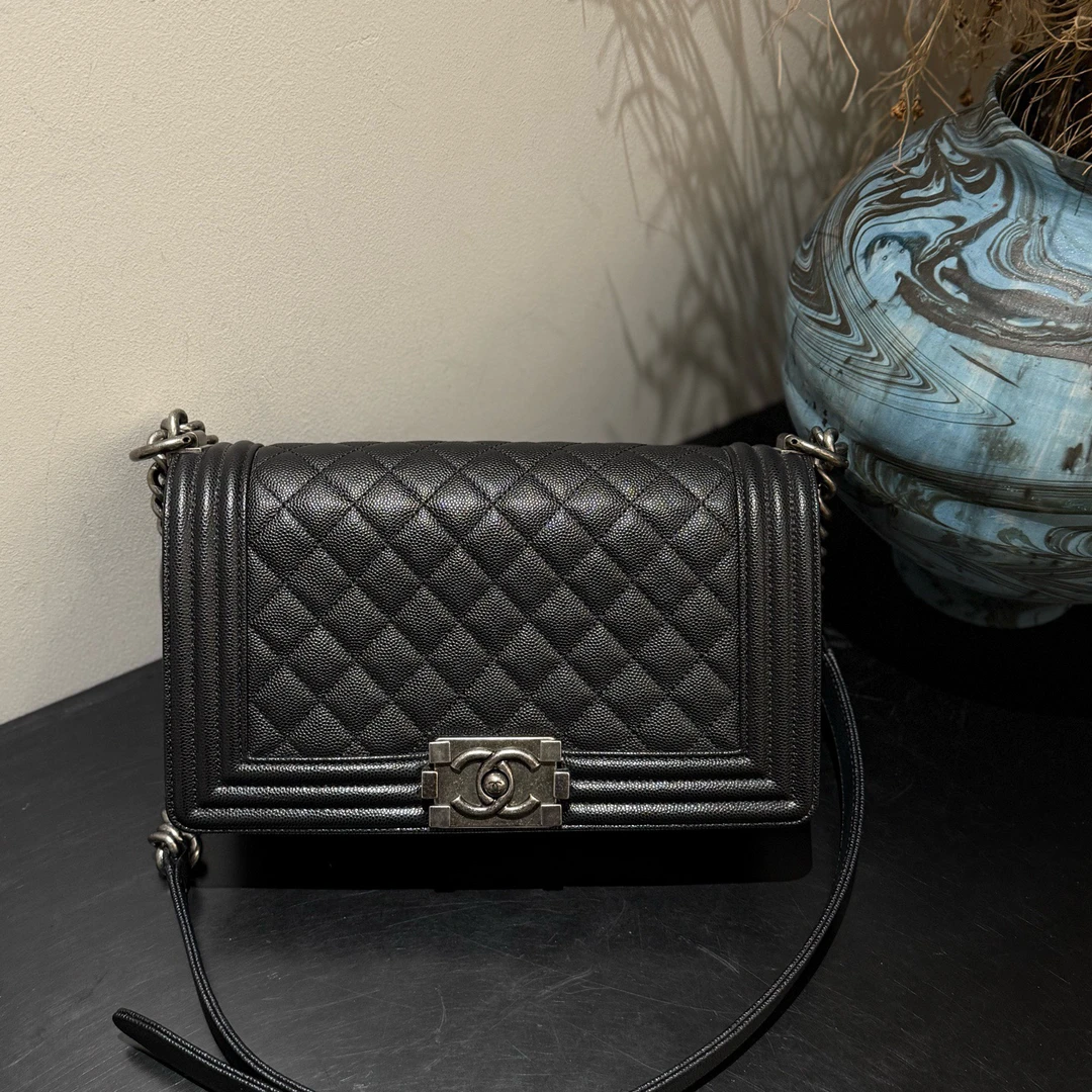 99新 Chanel/香奈儿 leboy黑银牛中号单肩链条包18587840
