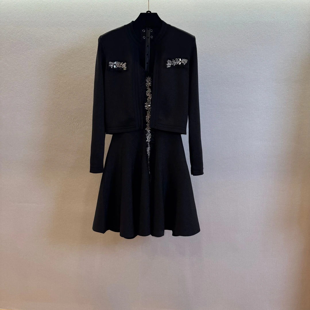 25早春系列新款名媛气质钉钻钉珠重工连衣裙套装女款·D1200