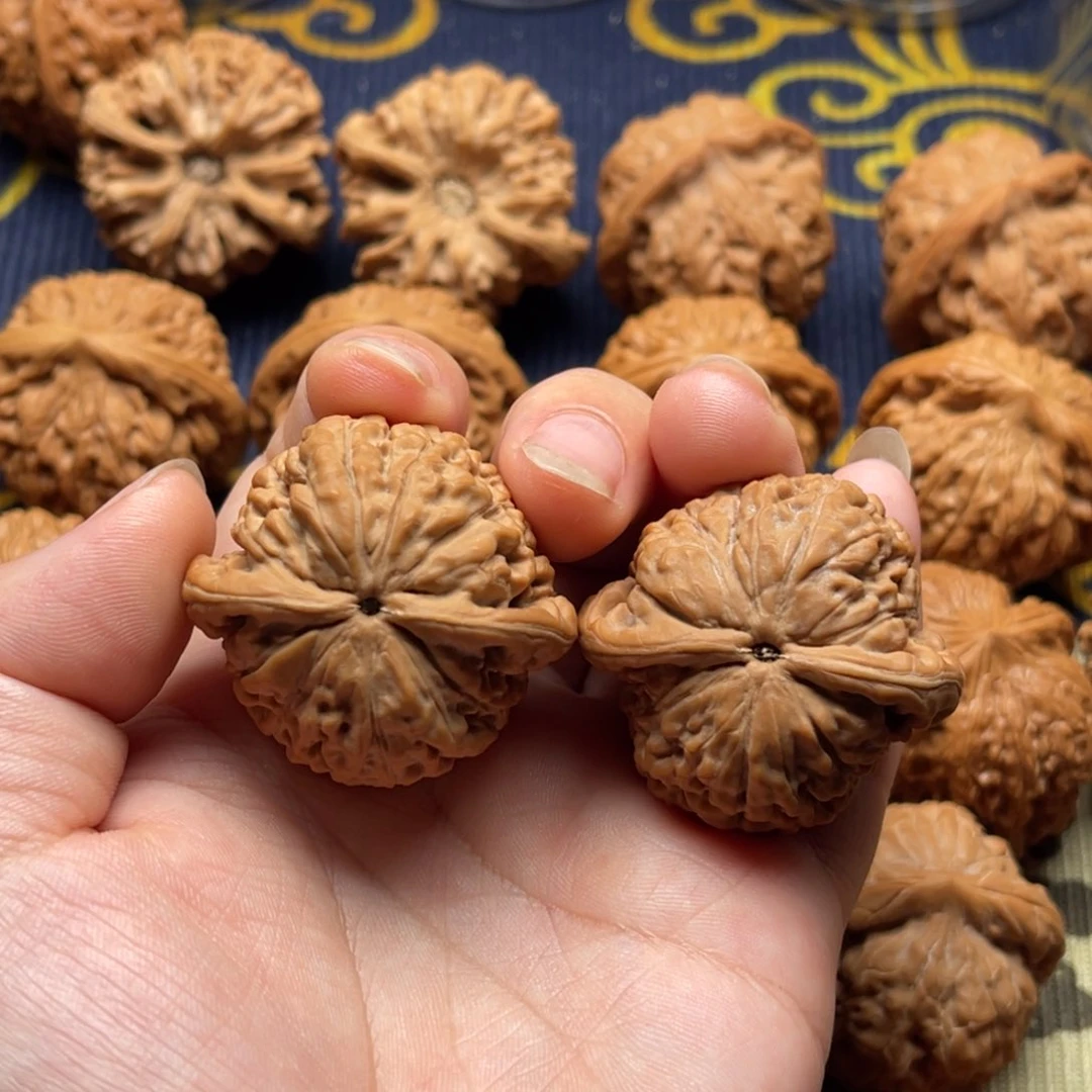 文玩核桃吊坠莲花38