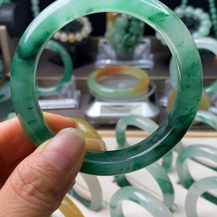 石英质玉（非洲翠）未镶嵌手镯