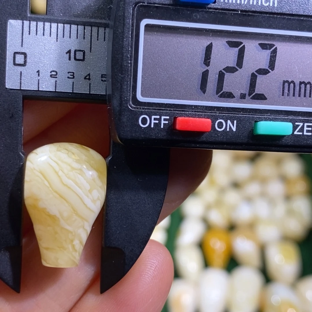 蜜蜡未镶嵌裸石配饰