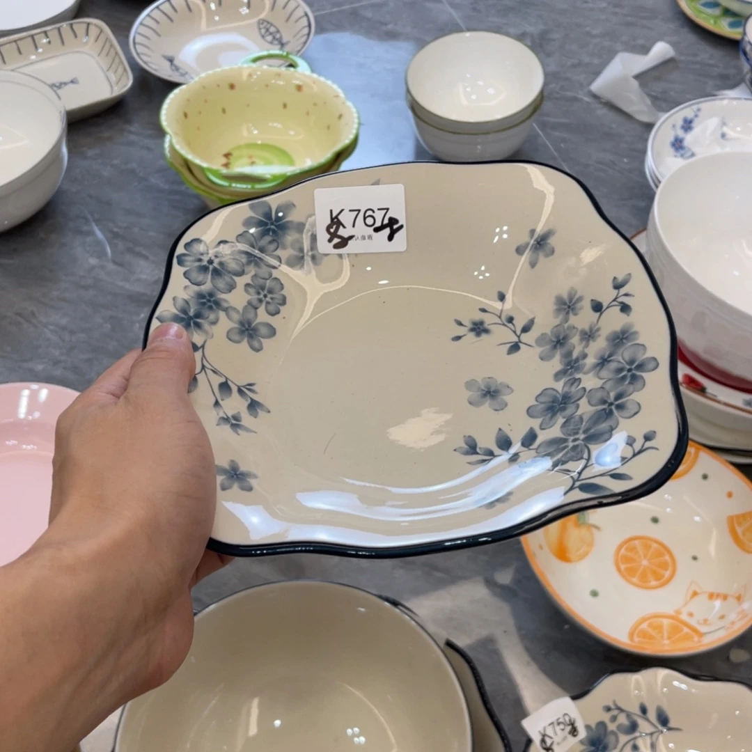 陶瓷微瑕餐具介意勿拍，满18飞！